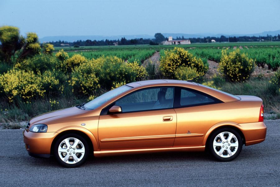  Opel Astra Coupe (G) 2000 года  (фото 17 из 42)